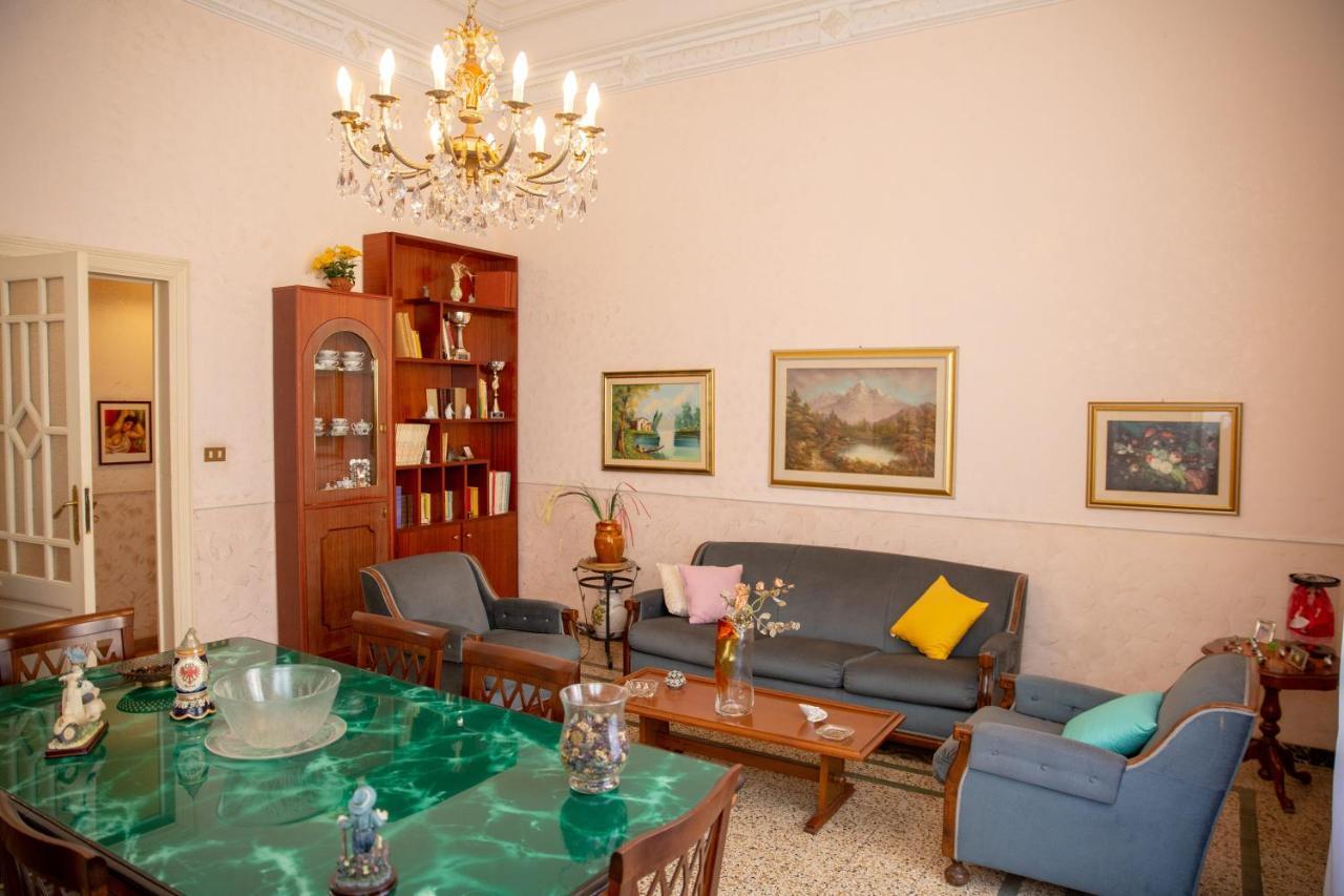 Rivivi Gli Anni '60 Apartment Catania Luaran gambar