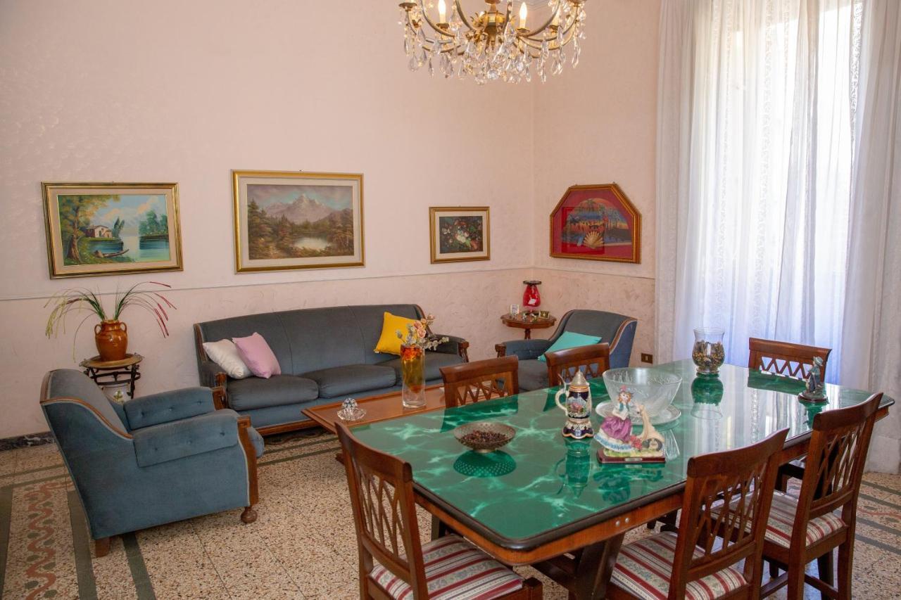 Rivivi Gli Anni '60 Apartment Catania Luaran gambar