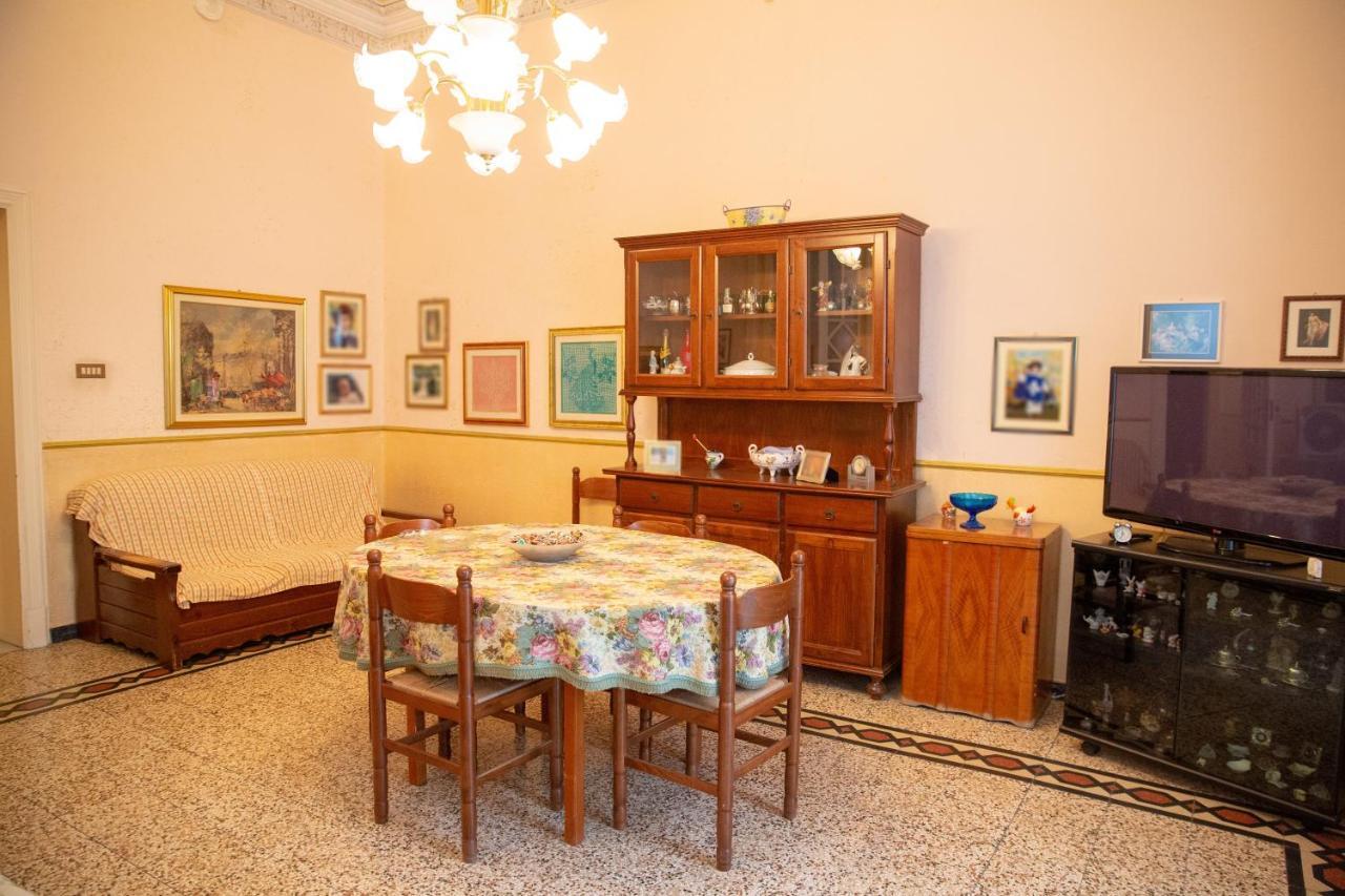Rivivi Gli Anni '60 Apartment Catania Luaran gambar